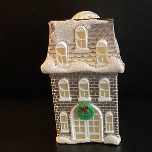 🆕: CHRISTMAS Snow Covered House Wallflower Light Up Plug Winter Bath Body Works